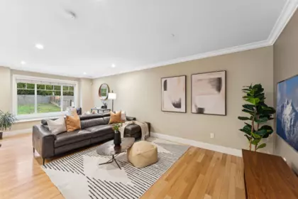 353 E 5th Street, North Vancouver, BC, North Vancouver — Half Duplex for sale