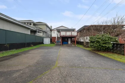 Backyard Photo of 4240 Dundas Street, Burnaby, BC