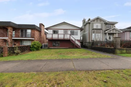 Hot Tub / Spa Photo of 4240 Dundas Street, Burnaby, BC