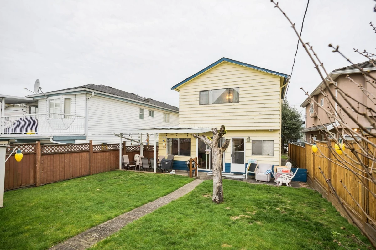 Backyard Photo of 8264 14th Avenue, Burnaby, BC