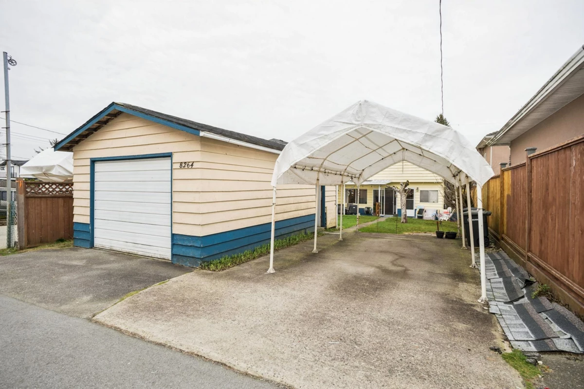 Garden / Landscaping Photo of 8264 14th Avenue, Burnaby, BC