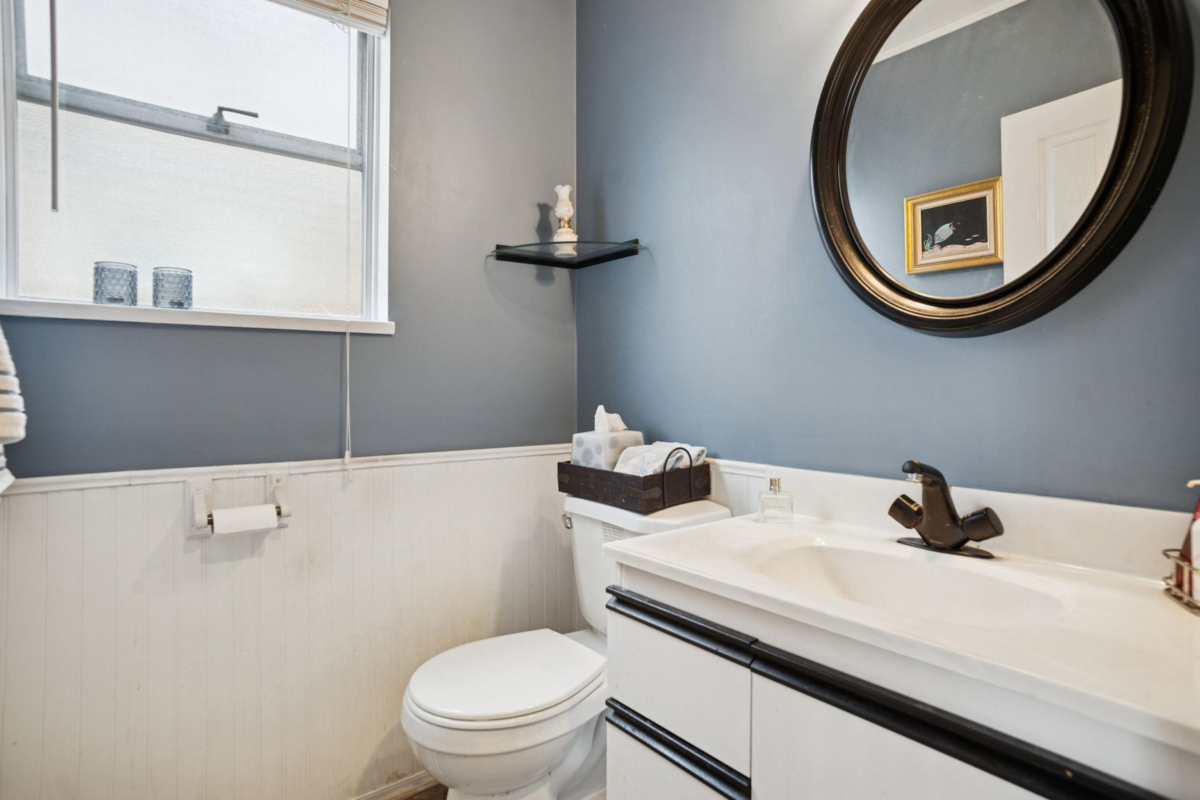 Mudroom Photo of 8264 14th Avenue, Burnaby, BC