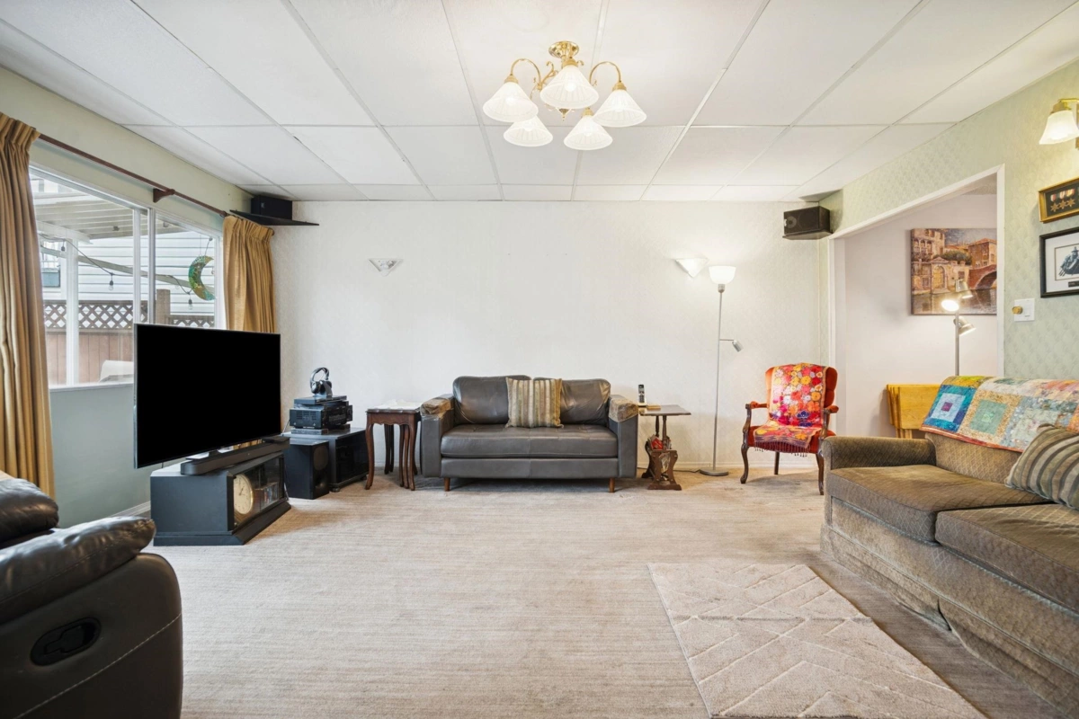 Walk-In Closet Photo of 8264 14th Avenue, Burnaby, BC