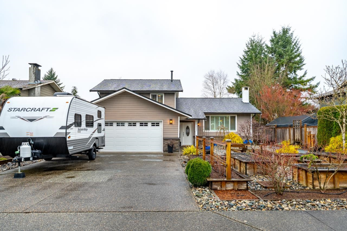 Swimming Pool Photo of 18883 120 Avenue, Pitt Meadows, BC