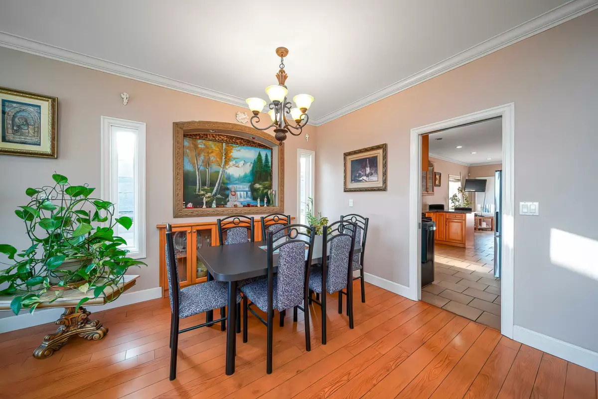 Walk-In Closet Photo of 7987 13th Avenue, Burnaby, BC