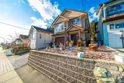 7987 13th Avenue, Burnaby, BC