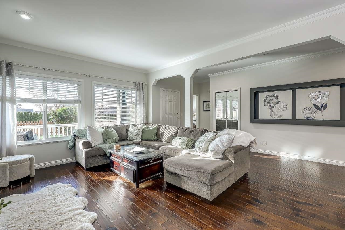 Breakfast Nook Photo of 6842 184th Street, Surrey, BC