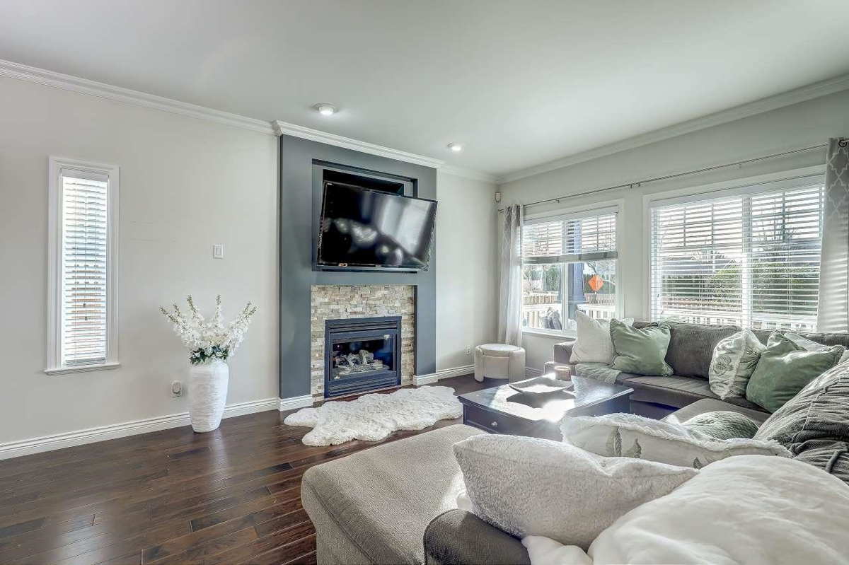 Kitchen Island Photo of 6842 184th Street, Surrey, BC