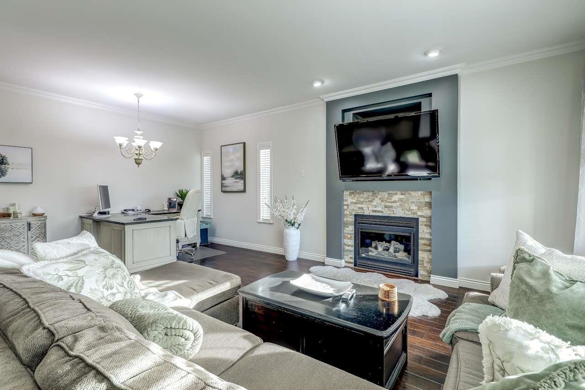 Kitchen Photo of 6842 184th Street, Surrey, BC