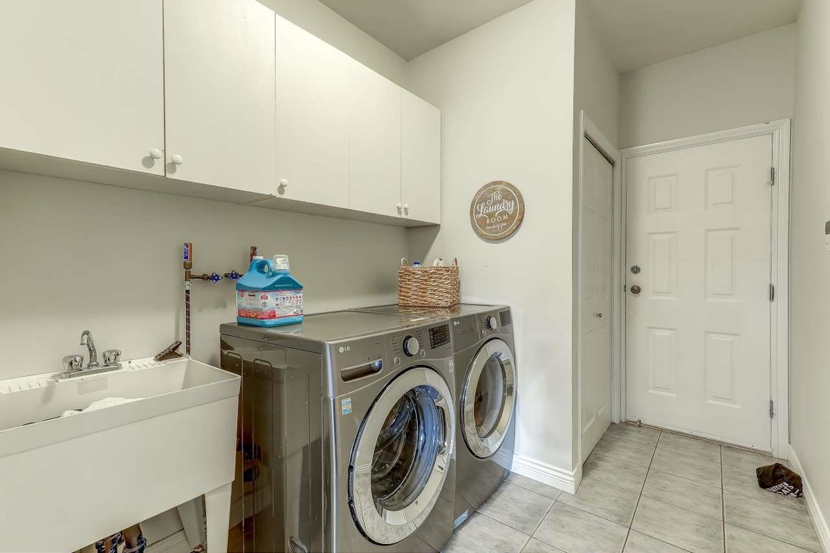 Swimming Pool Photo of 6842 184th Street, Surrey, BC