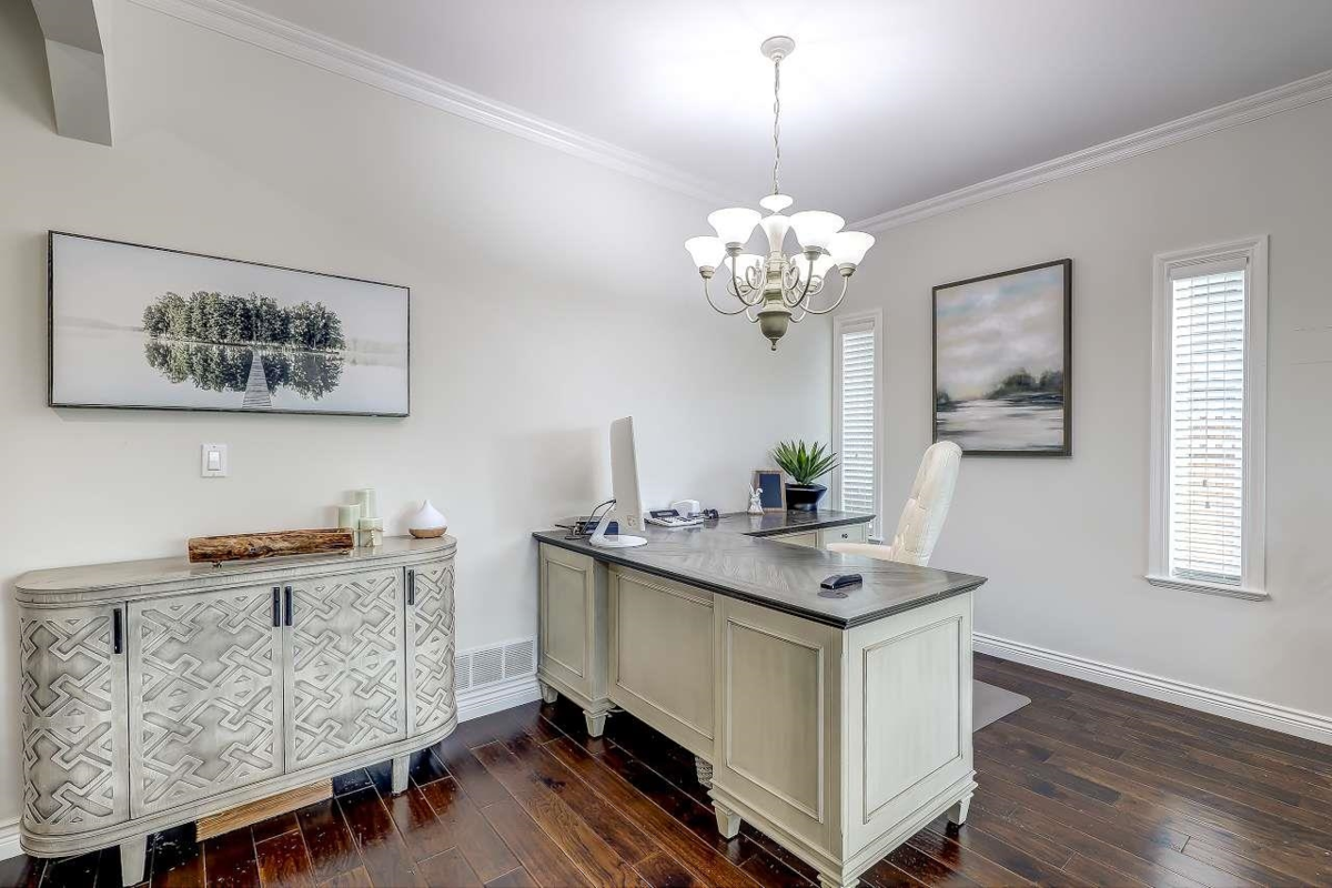 Walk-In Closet Photo of 6842 184th Street, Surrey, BC