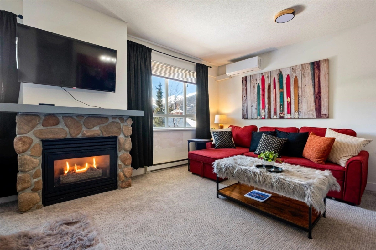 Dining Area Photo of 425 4314 Main Street, Whistler, BC