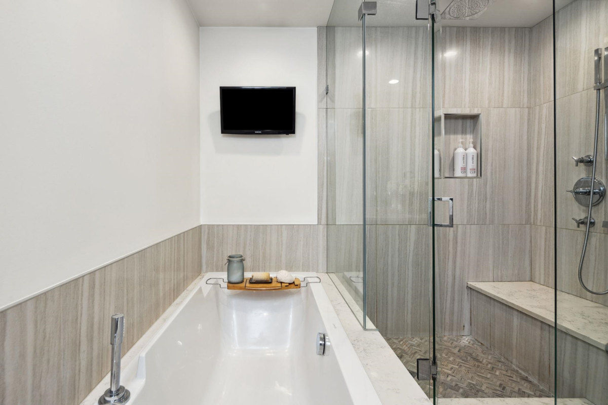 Powder Room Photo of 4445 Stone Court, West Vancouver, BC