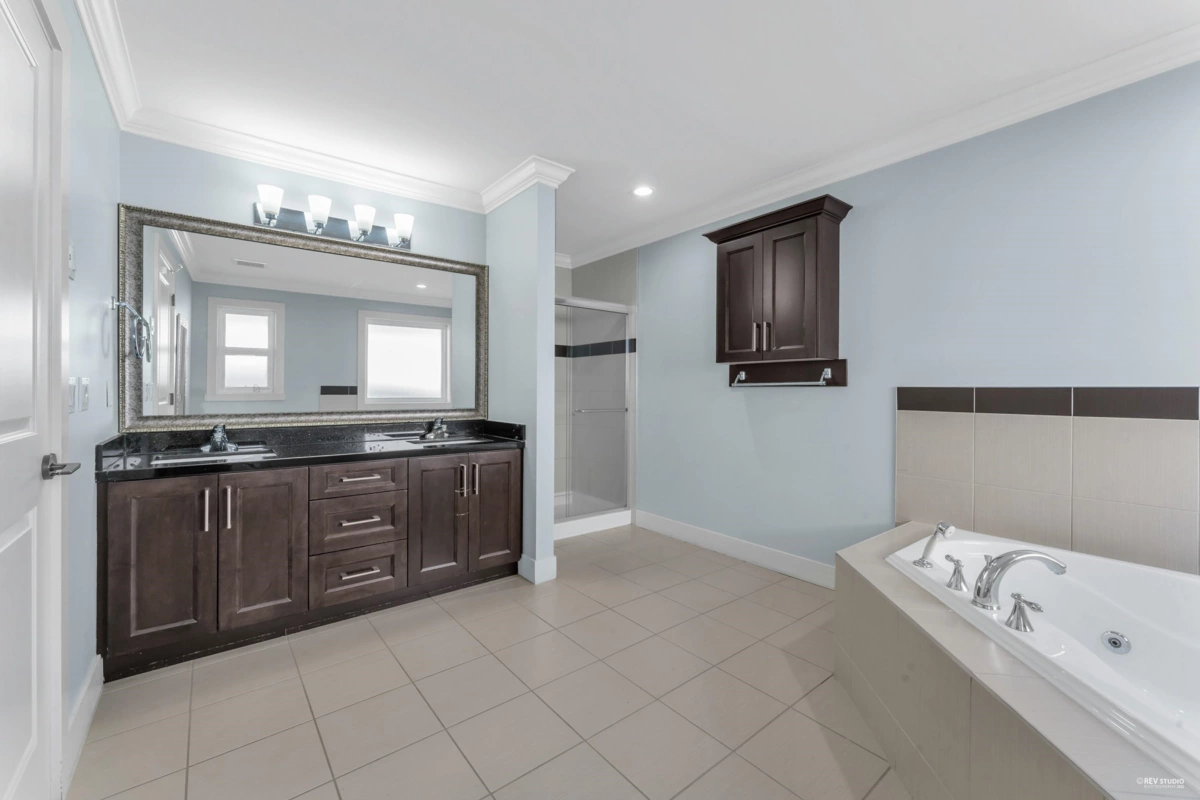 Hallway Photo of 21019 80b Avenue, Langley, BC