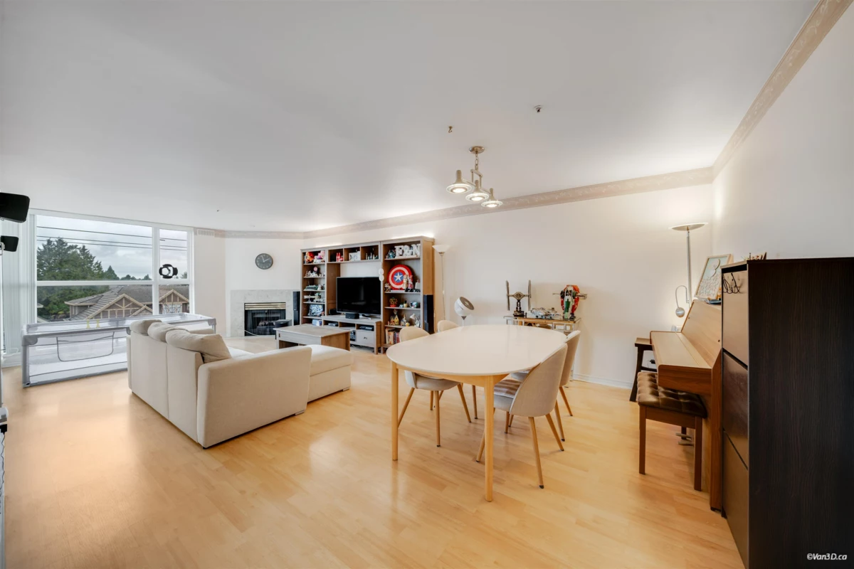 Hallway Photo of 301 7700 Gilbert Road, Richmond, BC