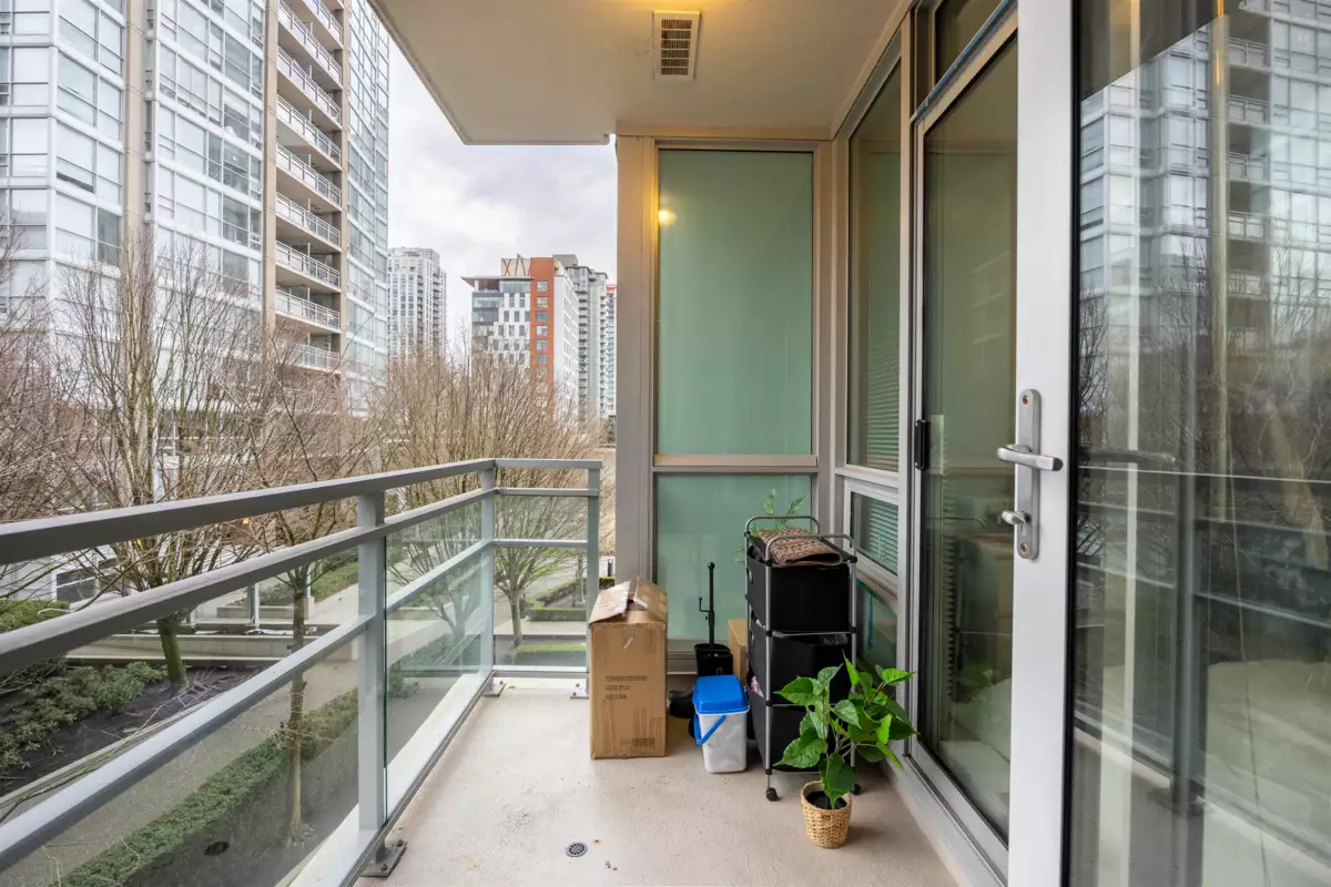 Entry Foyer Photo of 701 2975 Atlantic Avenue, Coquitlam, BC