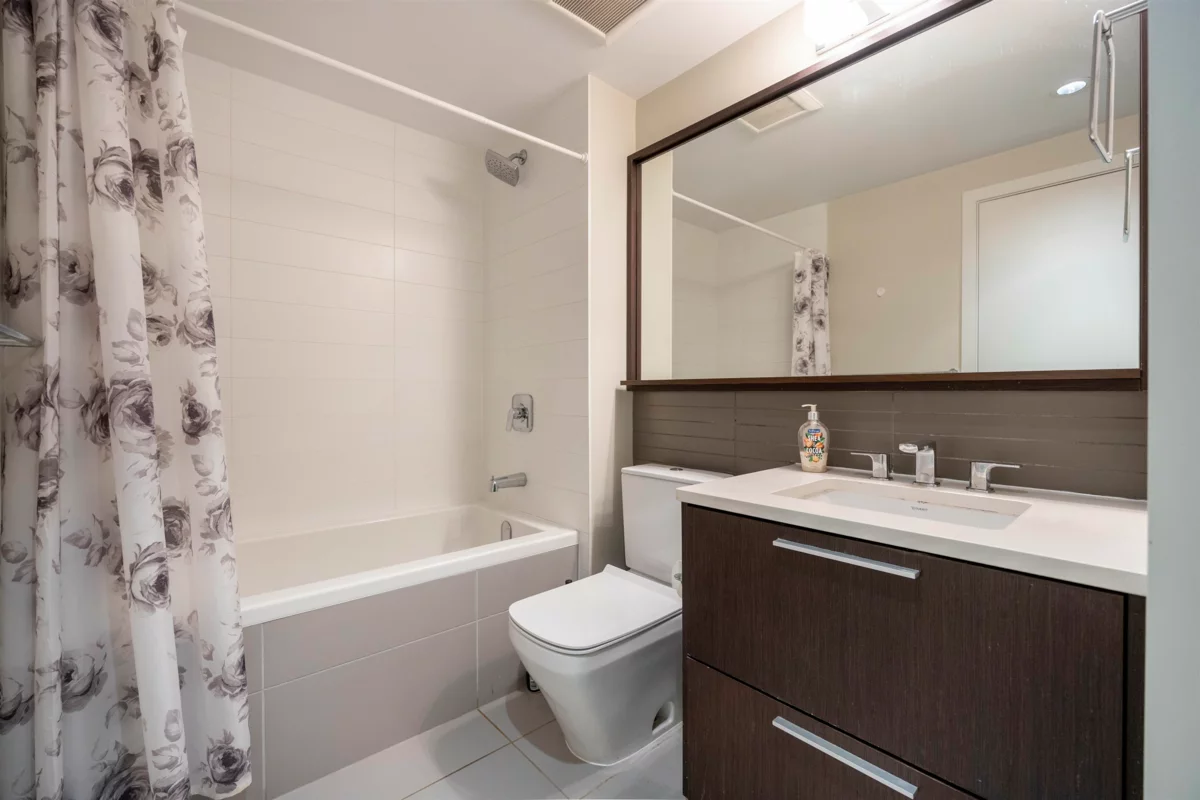 Primary Bathroom Photo of 701 2975 Atlantic Avenue, Coquitlam, BC