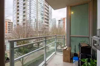 Laundry Room Photo of 701 2975 Atlantic Avenue, Coquitlam, BC