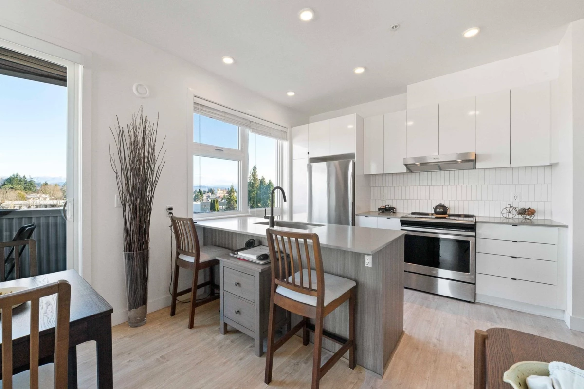Breakfast Nook Photo of 601 32838 Landeau Place, Abbotsford, BC