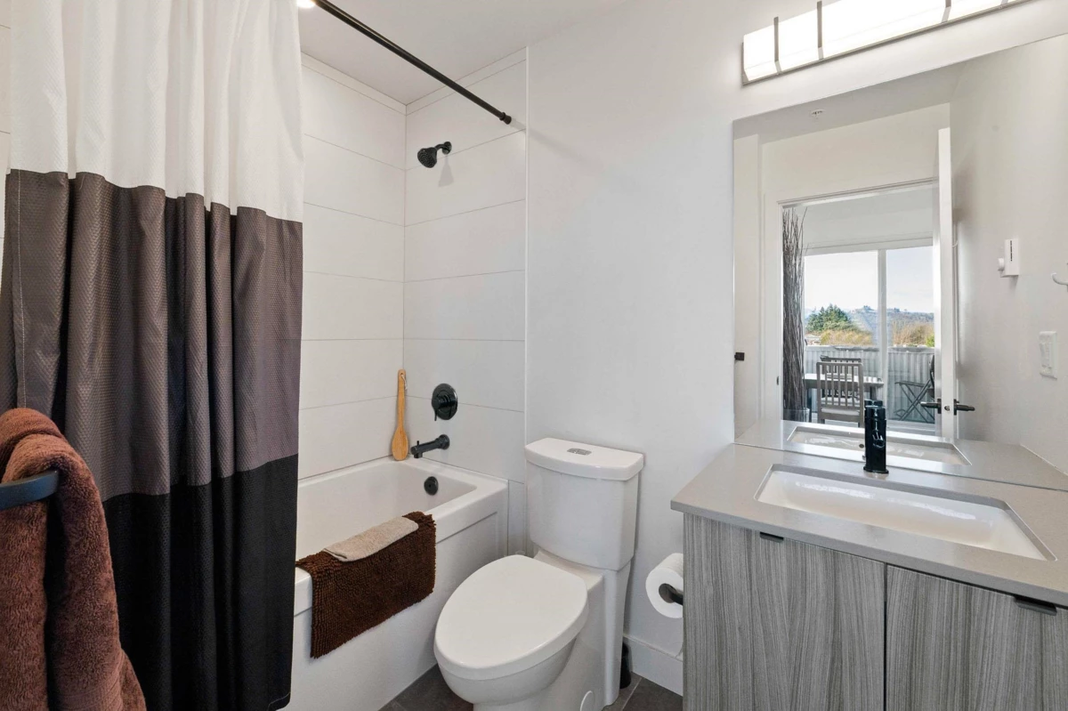 Mudroom Photo of 601 32838 Landeau Place, Abbotsford, BC