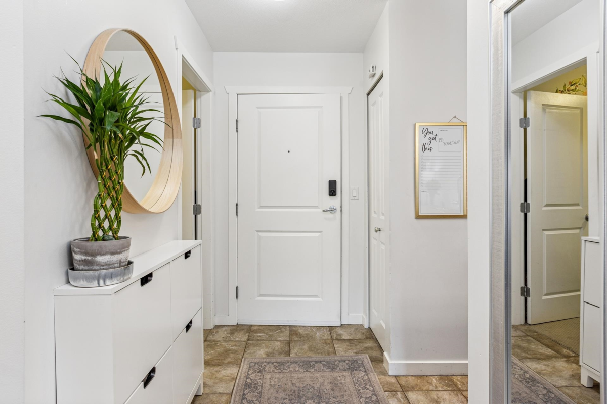 Entry Foyer Photo of 404 183 W 23rd Street, North Vancouver, BC