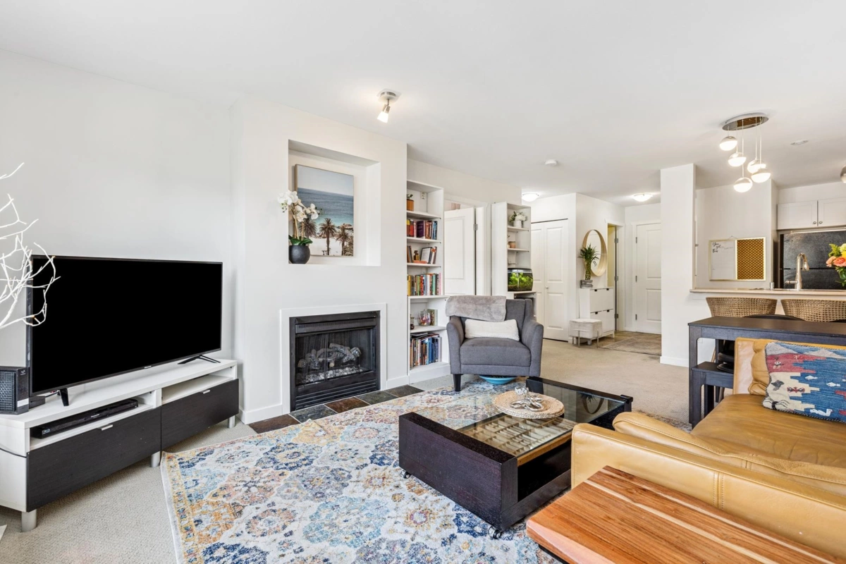 Family Room Photo of 404 183 W 23rd Street, North Vancouver, BC