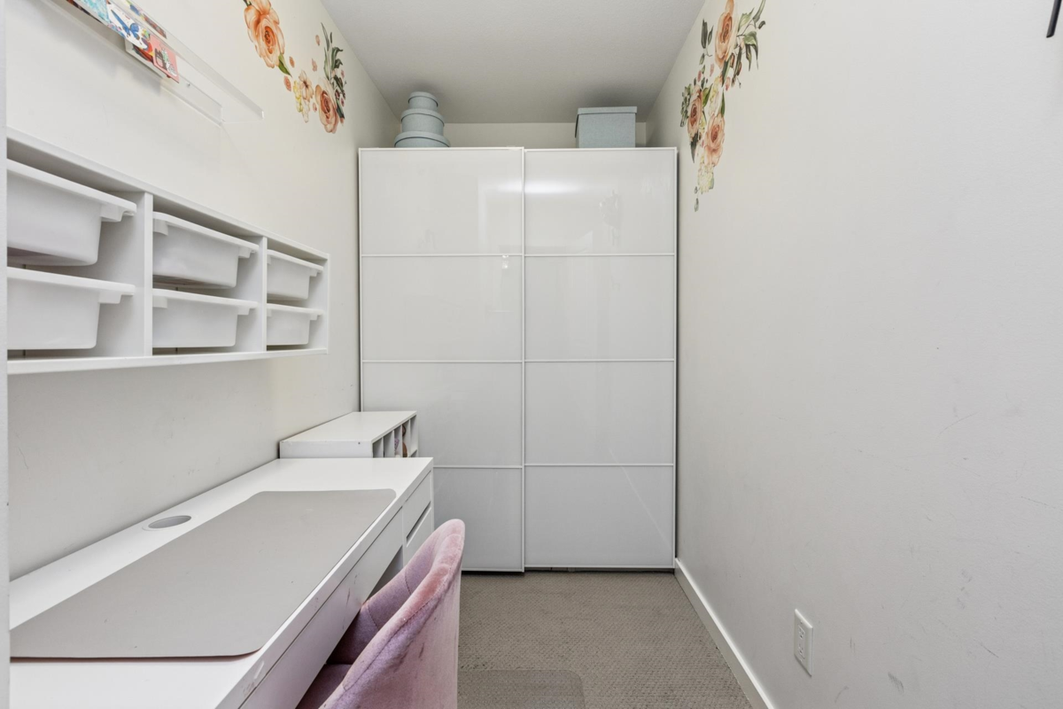 Hallway Photo of 404 183 W 23rd Street, North Vancouver, BC