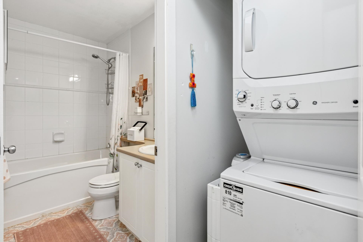 Mudroom Photo of 404 183 W 23rd Street, North Vancouver, BC