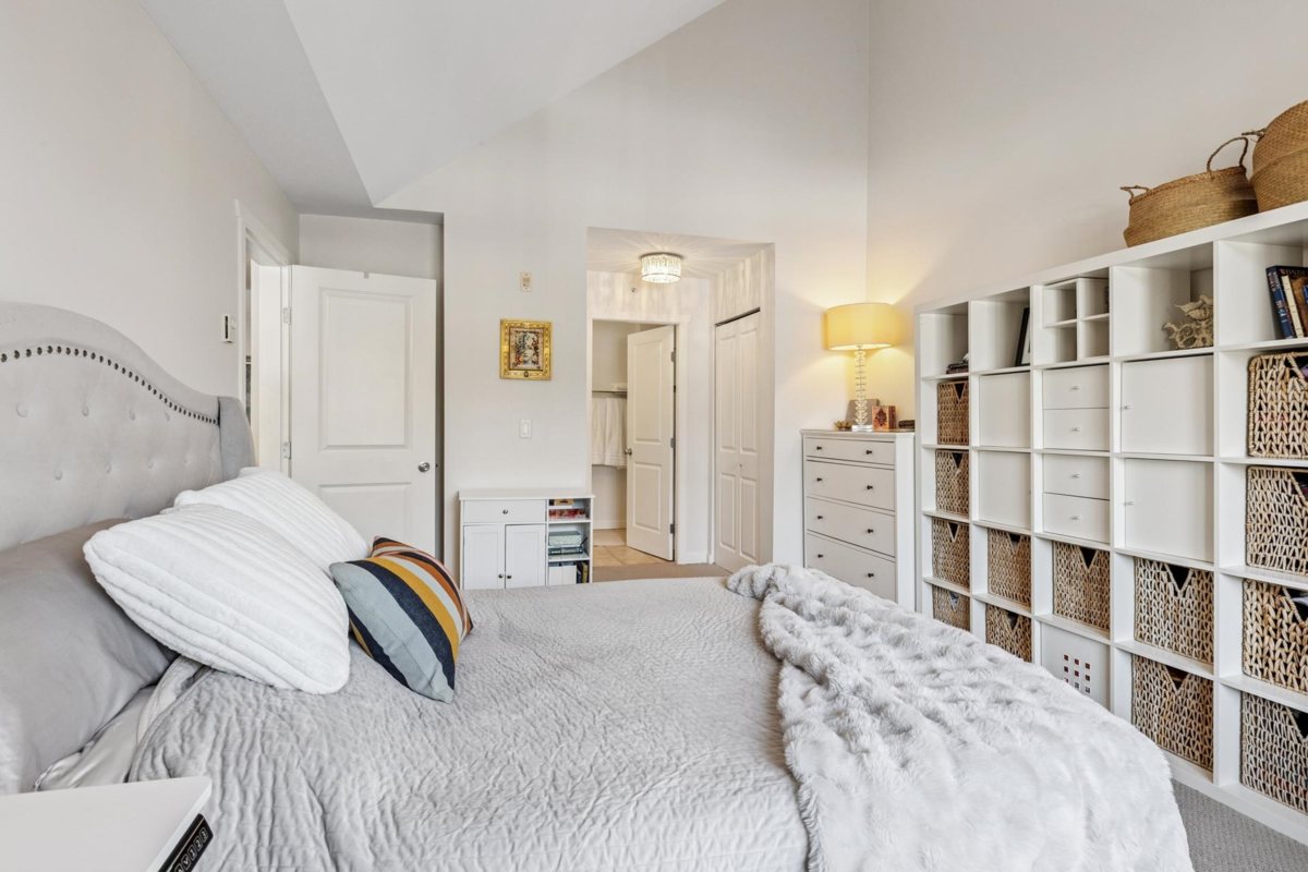 Powder Room Photo of 404 183 W 23rd Street, North Vancouver, BC