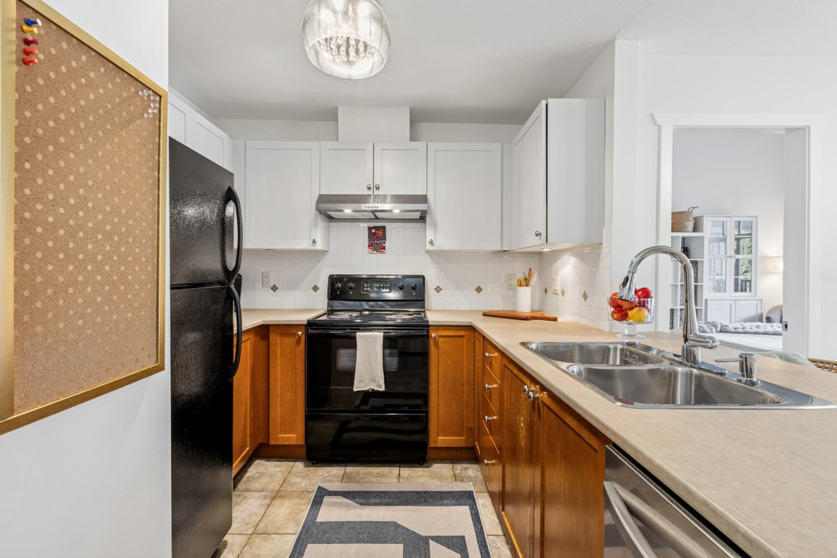 Primary Bedroom Photo of 404 183 W 23rd Street, North Vancouver, BC