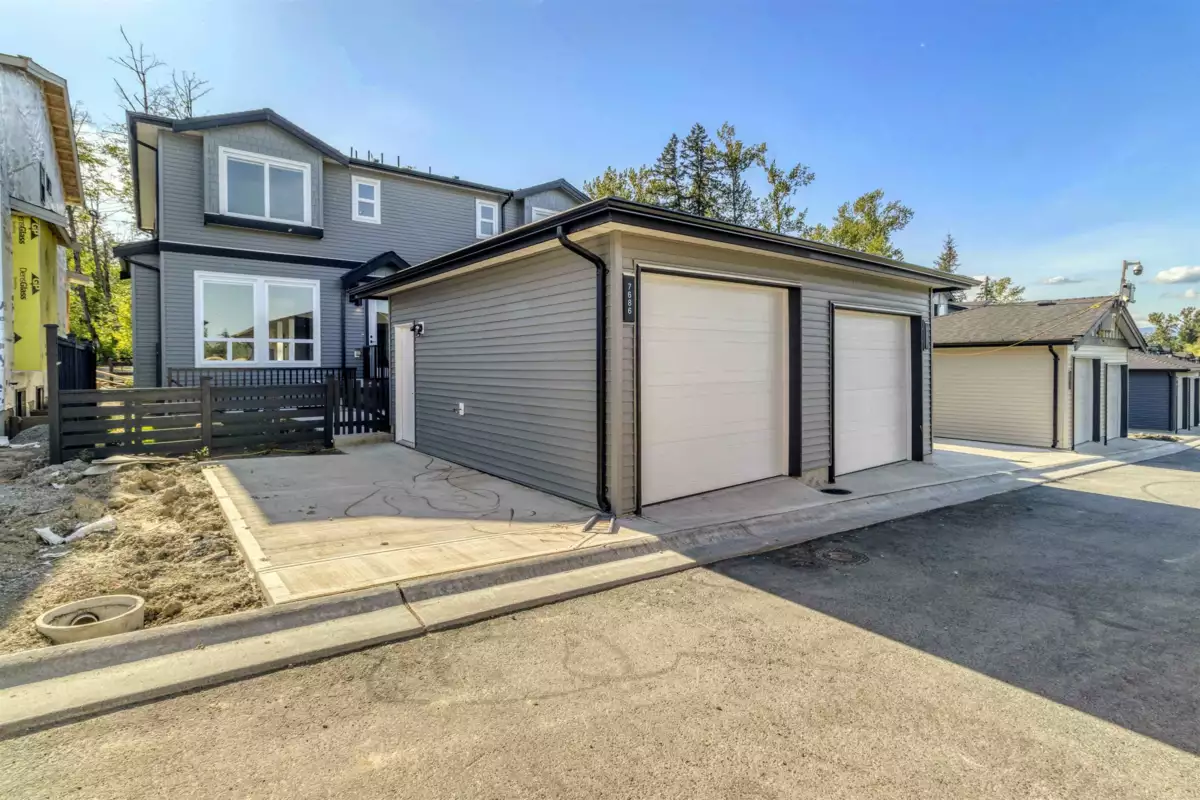 Front Yard Photo of 7686 196 Street, Langley, BC