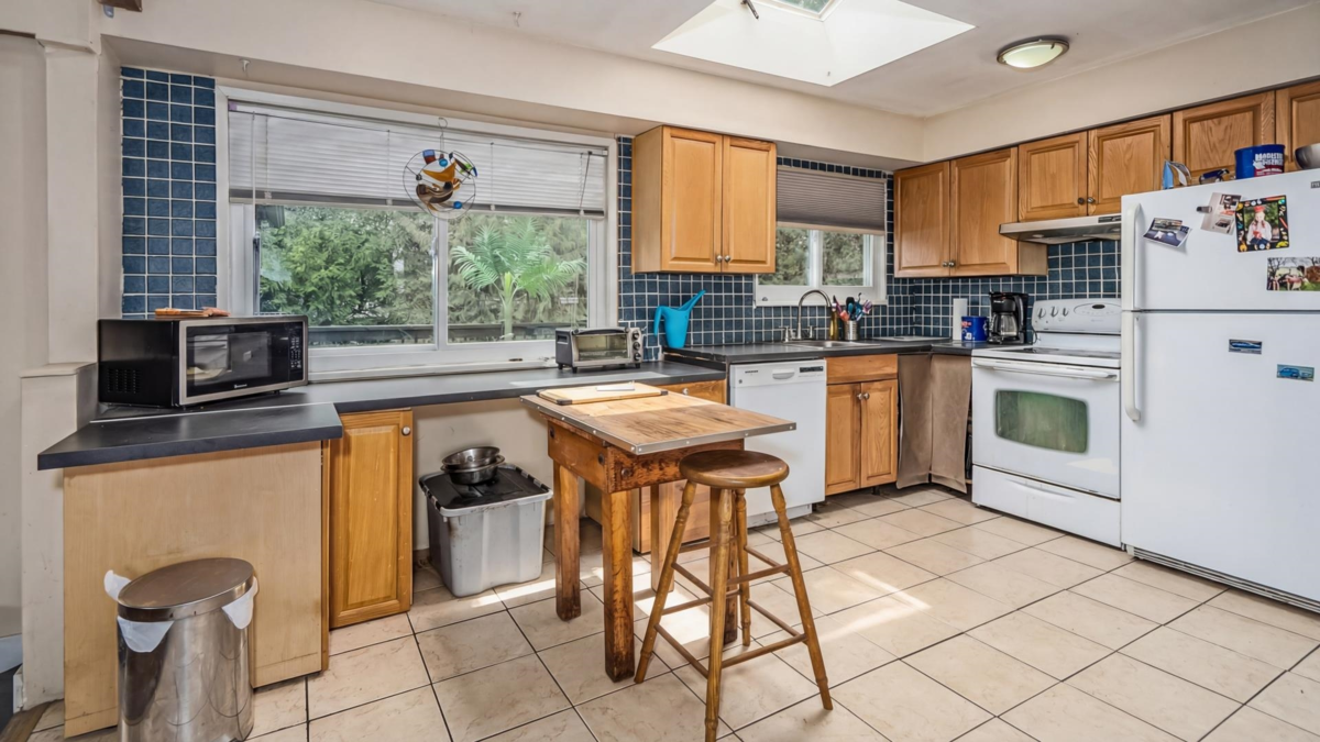 Walk-In Closet Photo of 11891 No. 2 Road, Richmond, BC