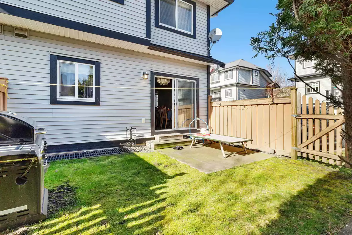 Front Yard Photo of 18 31235 Upper Maclure Road, Abbotsford, BC