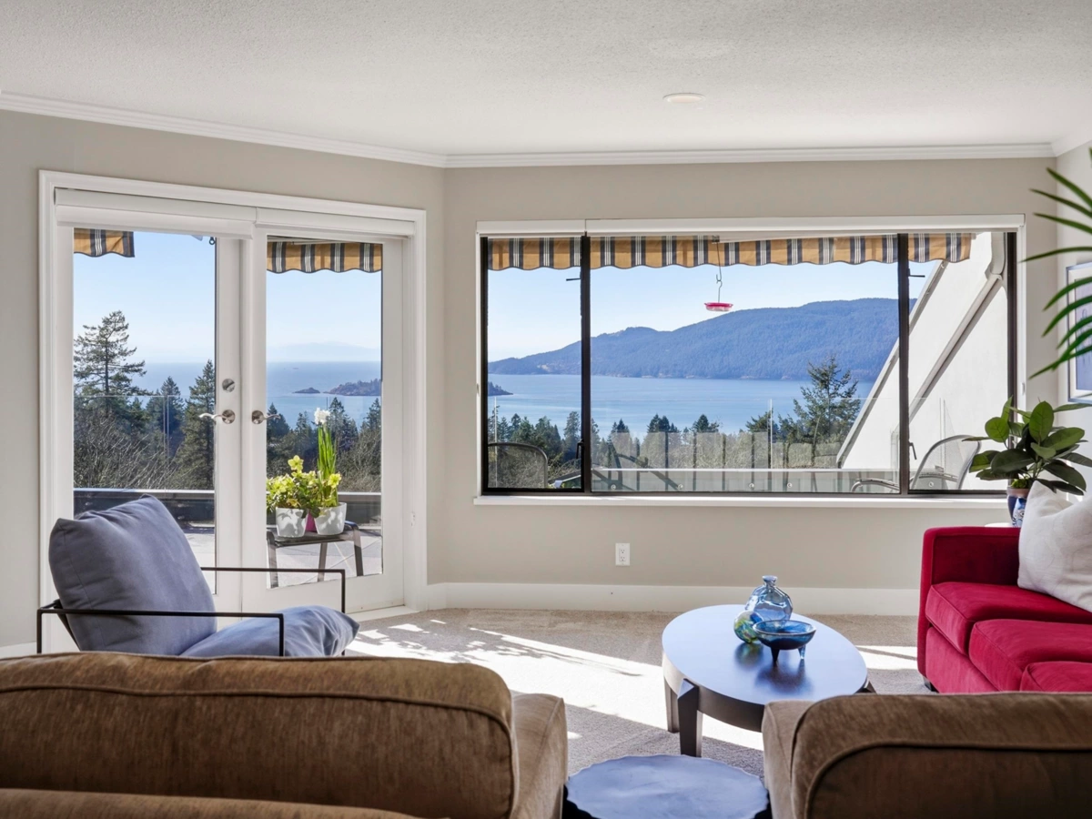 Breakfast Nook Photo of 5307 Aspen Drive, West Vancouver, BC