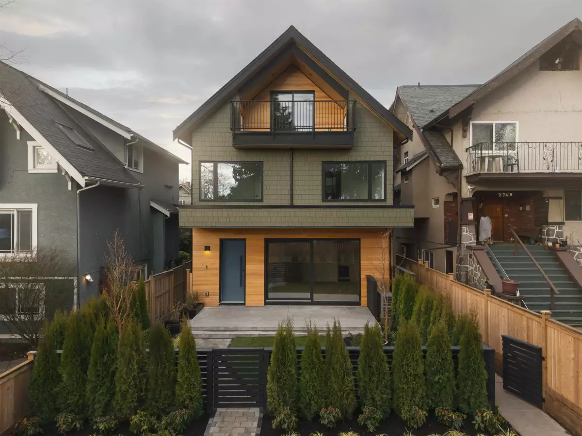 Entry Foyer Photo of 2 2755 W 11th Avenue, Vancouver, BC