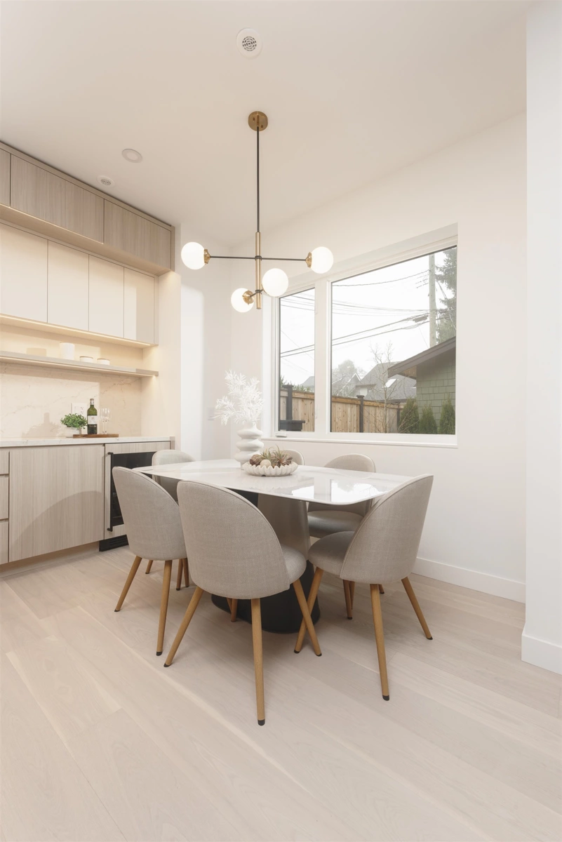 Family Room Photo of 2 2755 W 11th Avenue, Vancouver, BC