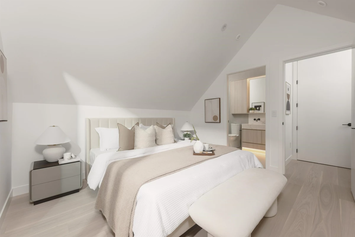 Guest Bathroom Photo of 2 2755 W 11th Avenue, Vancouver, BC