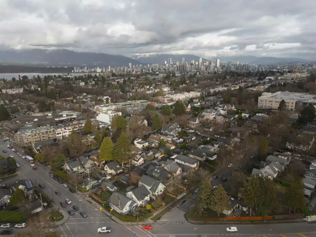 Hallway Photo of 2 2755 W 11th Avenue, Vancouver, BC