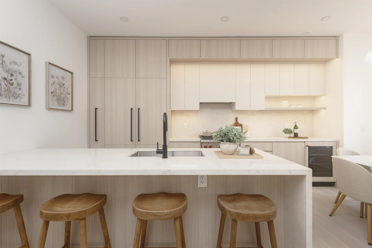 Kitchen Photo of 2 2755 W 11th Avenue, Vancouver, BC