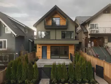 Entry Foyer Photo of 2 2755 W 11th Avenue, Vancouver, BC