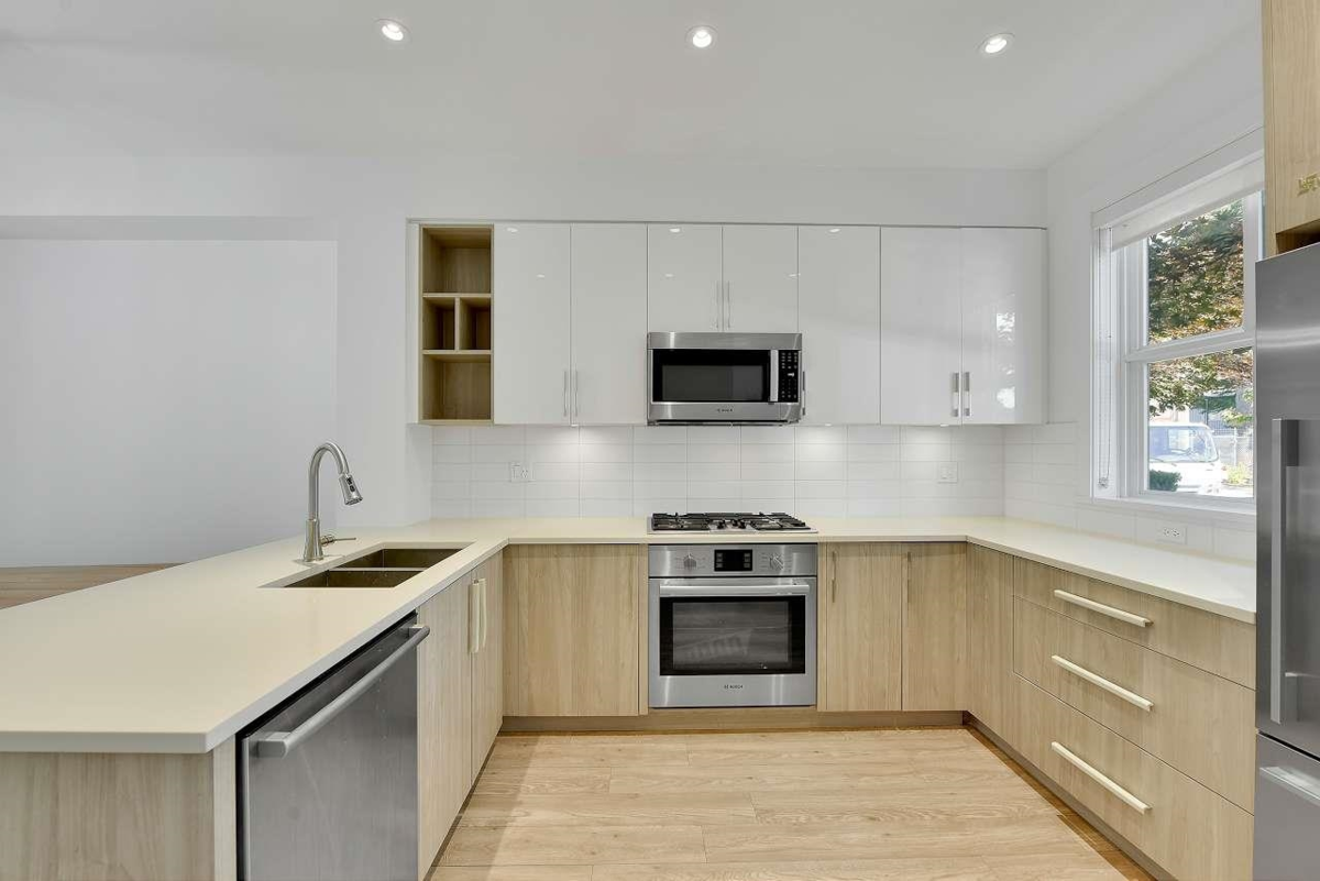 Bedroom 2 Photo of 6 7039 Macpherson Avenue, Burnaby, BC