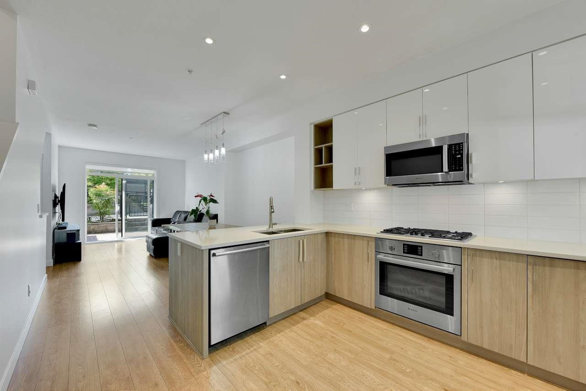 Bedroom 3 Photo of 6 7039 Macpherson Avenue, Burnaby, BC