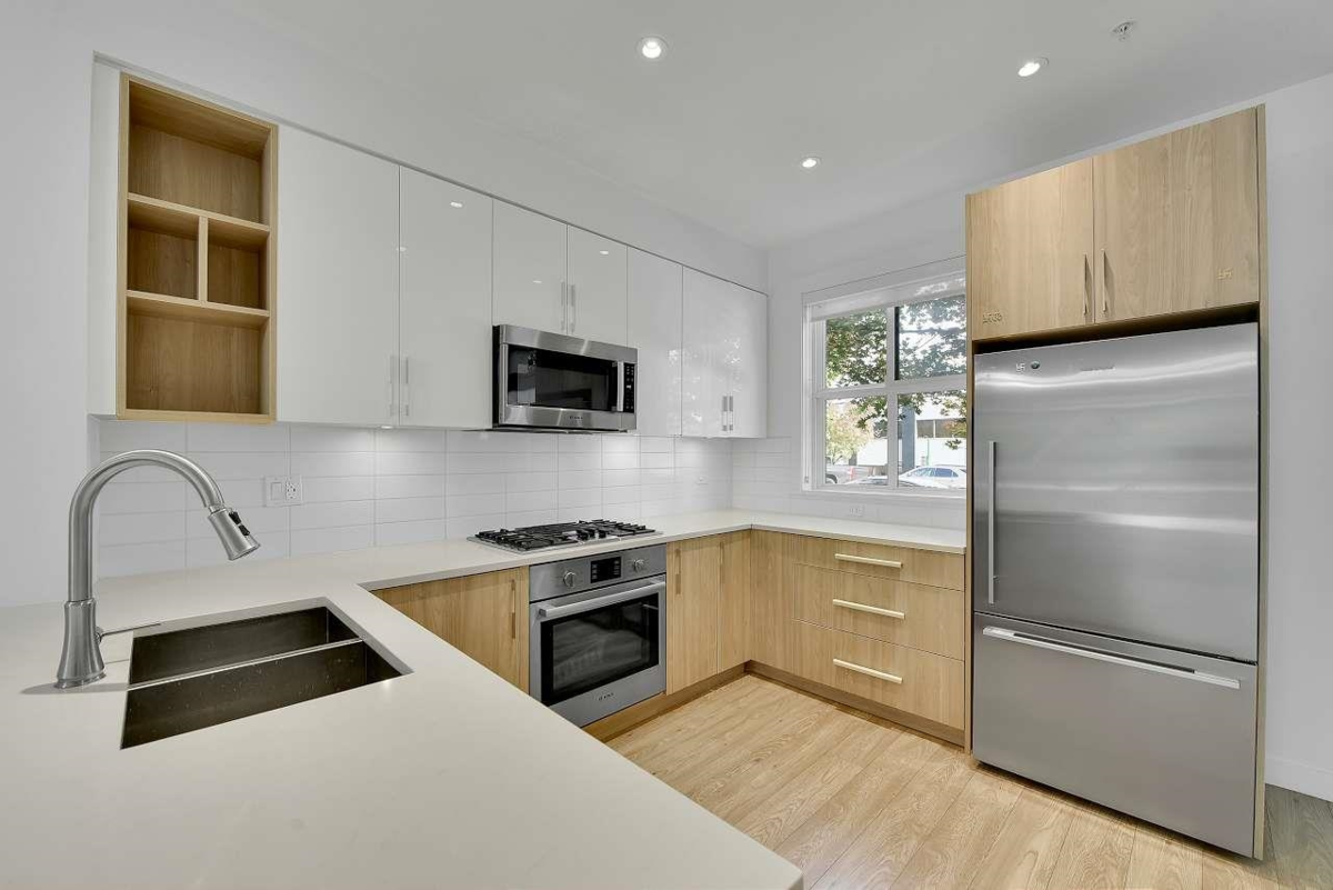 Walk-In Closet Photo of 6 7039 Macpherson Avenue, Burnaby, BC