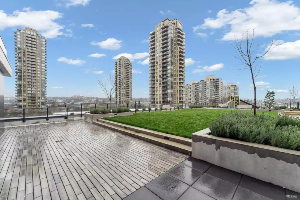 Entry Foyer Photo of 1607 2181 Madison Avenue, Burnaby, BC