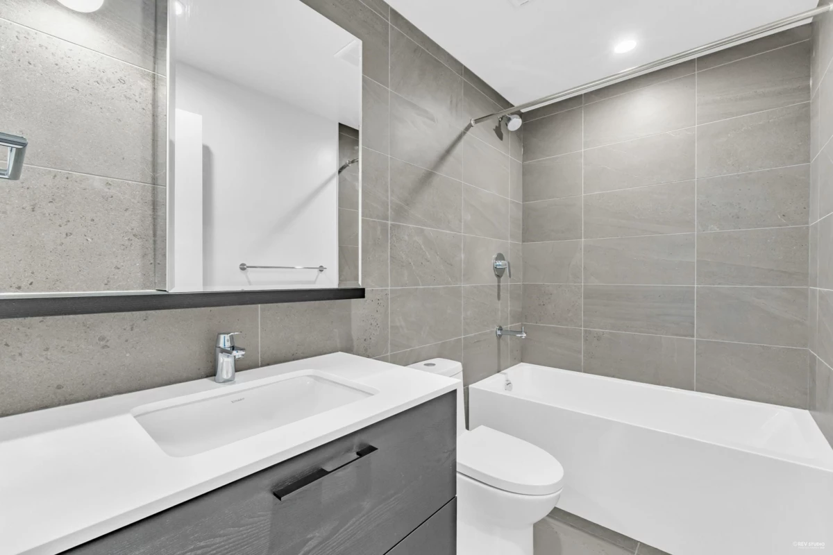 Guest Bathroom Photo of 1607 2181 Madison Avenue, Burnaby, BC