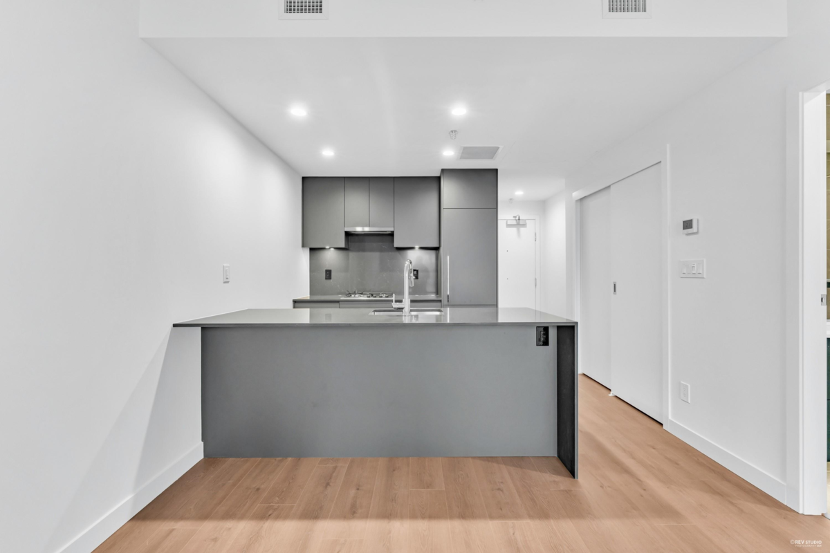 Kitchen Photo of 1607 2181 Madison Avenue, Burnaby, BC