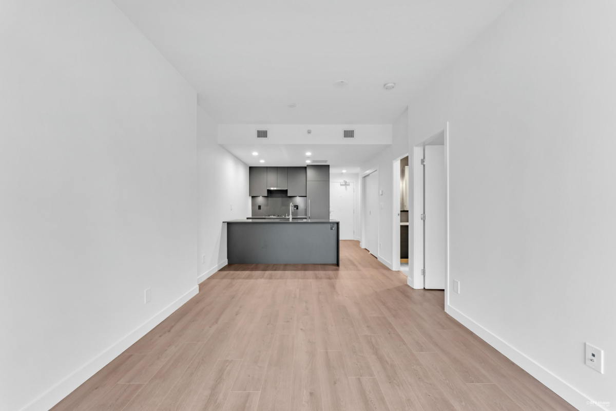 Walk-In Closet Photo of 1607 2181 Madison Avenue, Burnaby, BC