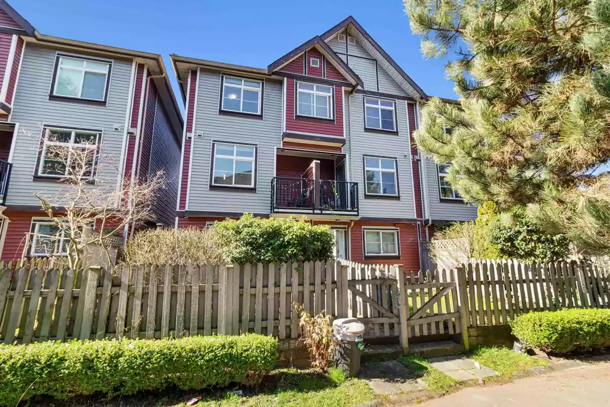 Family Room Photo of 42 9405 121 Street, Surrey, BC