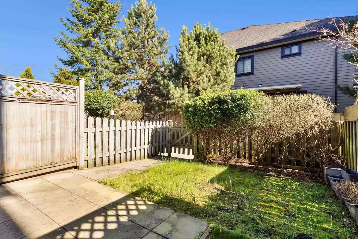 Living Room Photo of 42 9405 121 Street, Surrey, BC