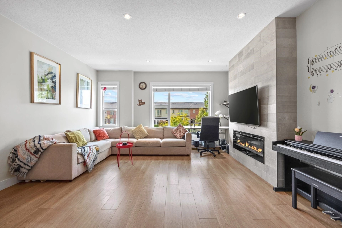 Dining Area Photo of 39 16336 23a Avenue, Surrey, BC